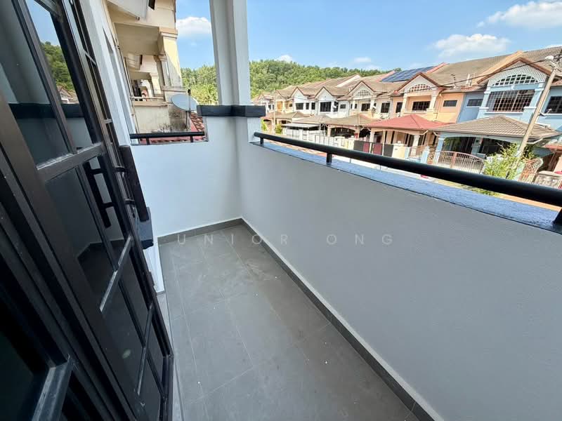 2-storey Terraced House for Sale in Bandar Country Homes (Rawang) - Junior Ong - Balcony - PropertyGuru.com.my