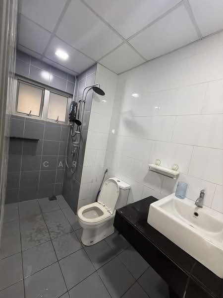 Kondominium untuk Disewa di The Wharf Residence - Carmen Kew - Bathroom - PropertyGuru.com.my