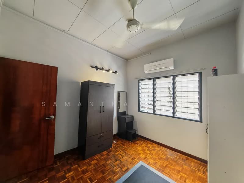 2-storey Terraced House for Rent in Bandar Kinrara Seksyen 1 (Bandar Kinrara) - Samantha Chooi - Bedroom - PropertyGuru.com.my