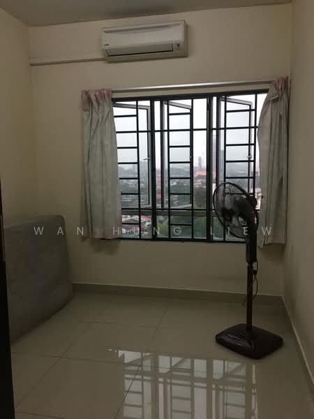 Kediaman Servis untuk Dijual di Connaught Avenue - Wan Hung Liew - Bedroom - PropertyGuru.com.my