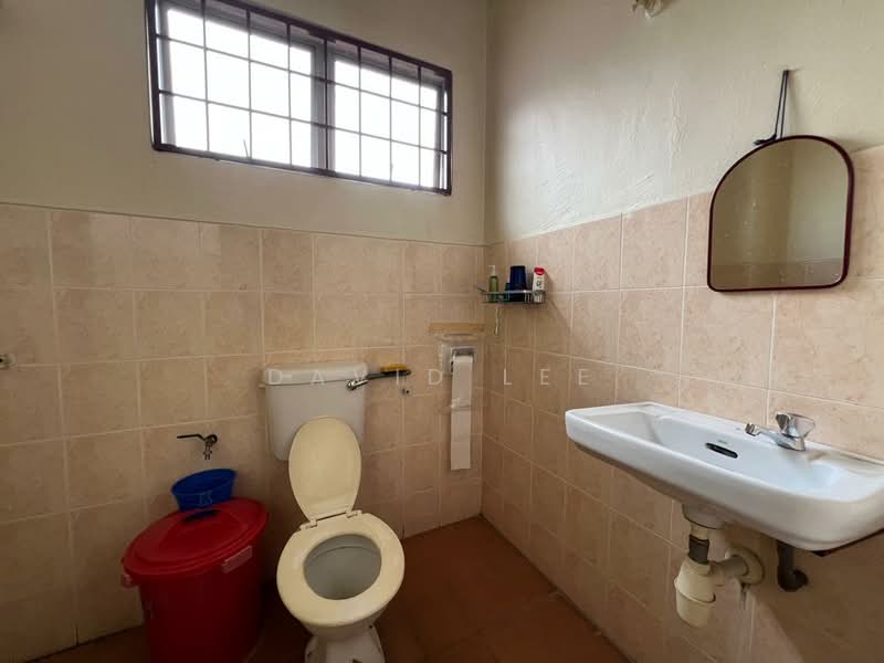 2-storey Terraced House for Sale in Taman Garing Utama (Rawang) - David Lee - Bathroom - PropertyGuru.com.my