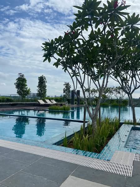 Kediaman Servis untuk Dijual di Serviced Residence @ The Louvre @ Country Heights - Mr Soon - Pool - PropertyGuru.com.my