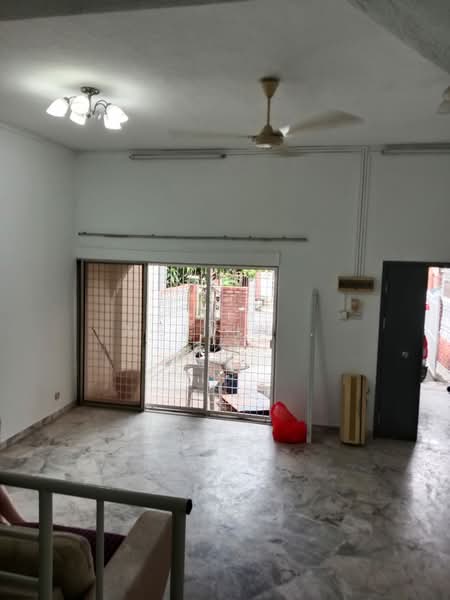 Rumah Teres 2-Tingkat untuk Disewa di Serdang (Seri Kembangan) - Melvin . - Living Room - PropertyGuru.com.my