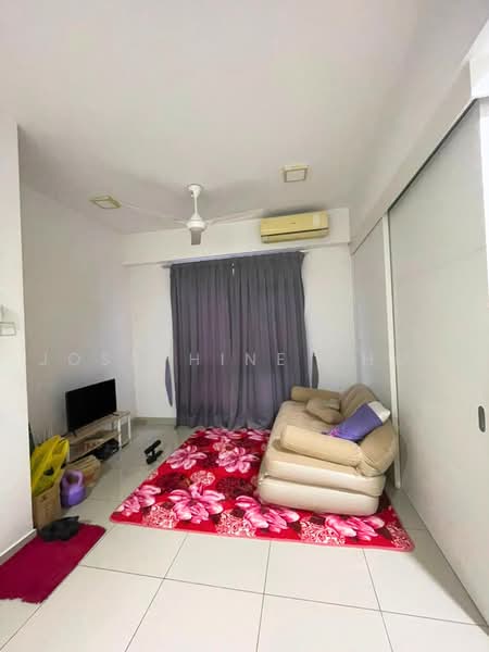 Kediaman Servis untuk Disewa di Utropolis Suites 1 - Josephine Chou - Living Room - PropertyGuru.com.my