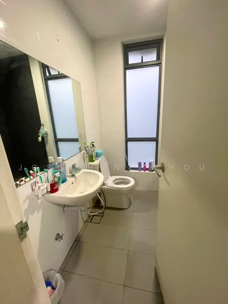 Kediaman Servis untuk Disewa di Utropolis Suites 1 - Josephine Chou - Bathroom - PropertyGuru.com.my