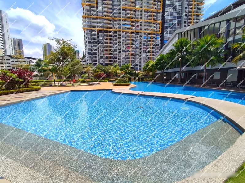 Kondominium untuk Dijual di Oasis 1 - Gary Chow - Pool - PropertyGuru.com.my