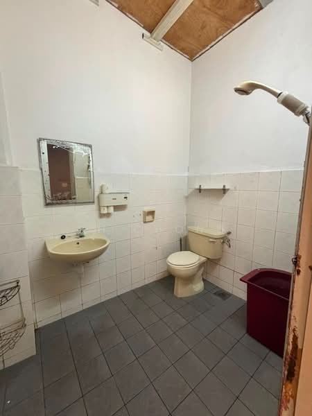 Rumah Teres 2-Tingkat untuk Dijual di Taman Raja Nong (Klang) - KH Chong - Bathroom - PropertyGuru.com.my