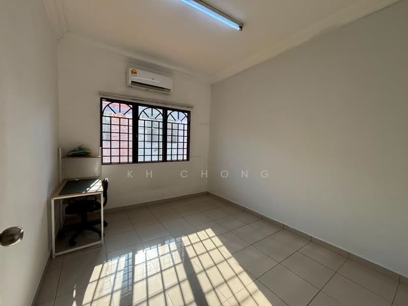 Rumah Teres 2-Tingkat untuk Dijual di Taman Raja Nong (Klang) - KH Chong - Study - PropertyGuru.com.my