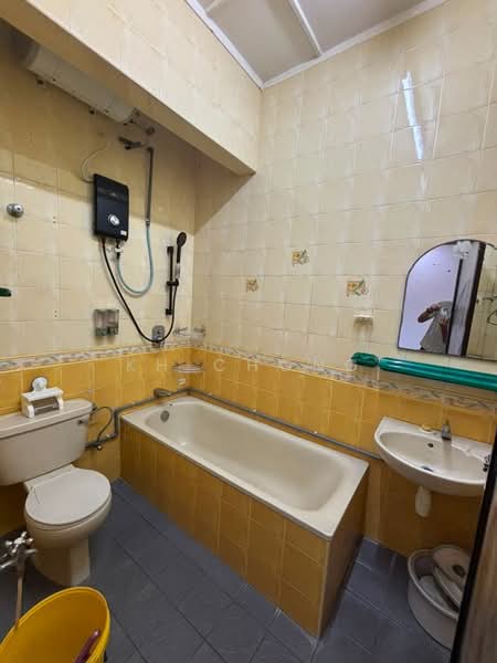 Rumah Teres 2-Tingkat untuk Dijual di Taman Raja Nong (Klang) - KH Chong - Bathroom - PropertyGuru.com.my