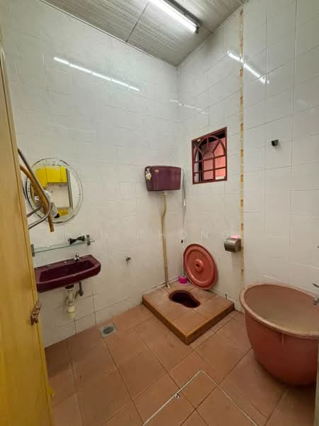 Rumah Teres 2-Tingkat untuk Dijual di Taman Raja Nong (Klang) - KH Chong - Bathroom - PropertyGuru.com.my