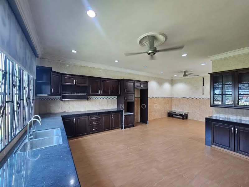 Rumah Berkembar untuk Dijual di Seksyen 27 (Shah Alam) - Jason Ooi - Kitchen - PropertyGuru.com.my