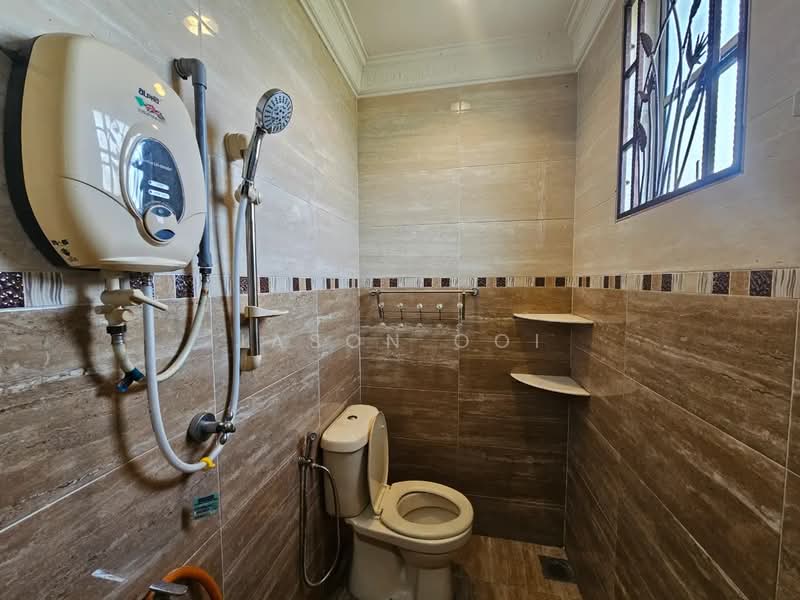 Rumah Berkembar untuk Dijual di Seksyen 27 (Shah Alam) - Jason Ooi - Bathroom - PropertyGuru.com.my