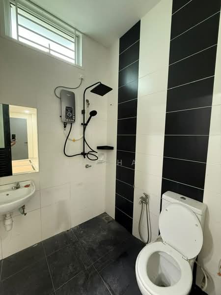 2-storey Terraced House for Rent in Taman Mount Austin (Tebrau) - SJ CHAN - Bathroom - PropertyGuru.com.my