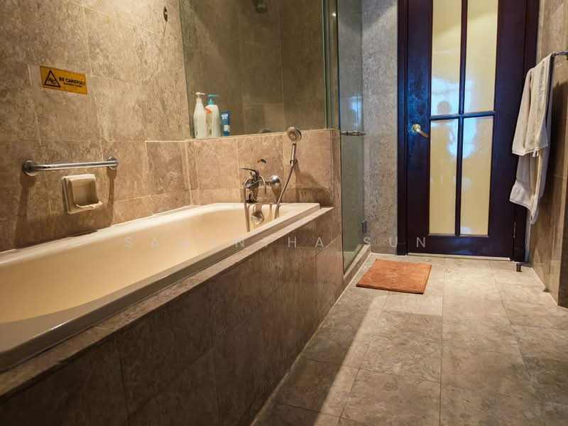 Kediaman Servis untuk Disewa di Berjaya Times Square - Samantha Sun - Bathroom - PropertyGuru.com.my