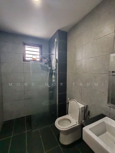 2-storey Terraced House for Sale in Alam Impian (Shah Alam) - Mohd Nor Fahmi - Bathroom - PropertyGuru.com.my