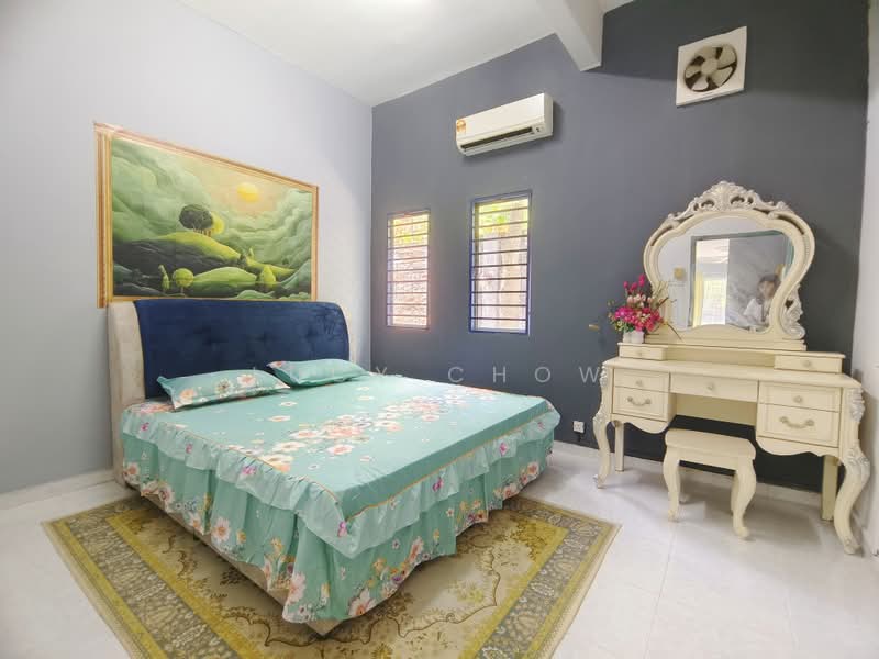 Bungalow House untuk Dijual di Bandar Country Homes (Rawang) - Lucy Chow - Bedroom - PropertyGuru.com.my