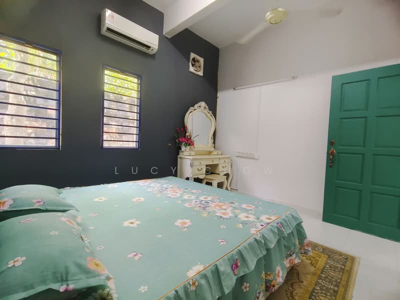 Bungalow House untuk Dijual di Bandar Country Homes (Rawang) - Lucy Chow - Bedroom - PropertyGuru.com.my
