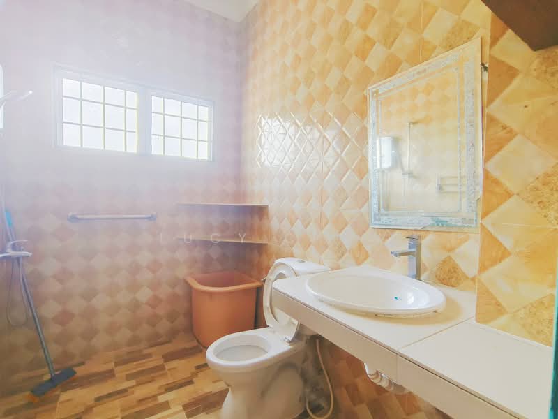 Bungalow House untuk Dijual di Bandar Country Homes (Rawang) - Lucy Chow - Bathroom - PropertyGuru.com.my
