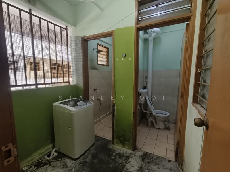 Flat for Rent at Rumah Pangsa Segar Perdana - Stanley Ooi - Bathroom - PropertyGuru.com.my