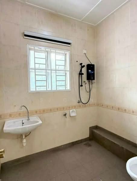 Rumah Teres 2-Tingkat untuk Disewa di Taman Pelangi Indah (Ulu Tiram) - SJ CHAN - Bathroom - PropertyGuru.com.my