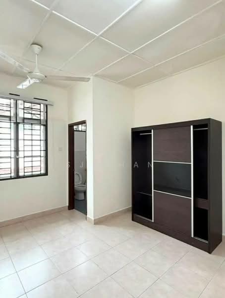 Rumah Teres 2-Tingkat untuk Disewa di Taman Pelangi Indah (Ulu Tiram) - SJ CHAN - Bedroom - PropertyGuru.com.my
