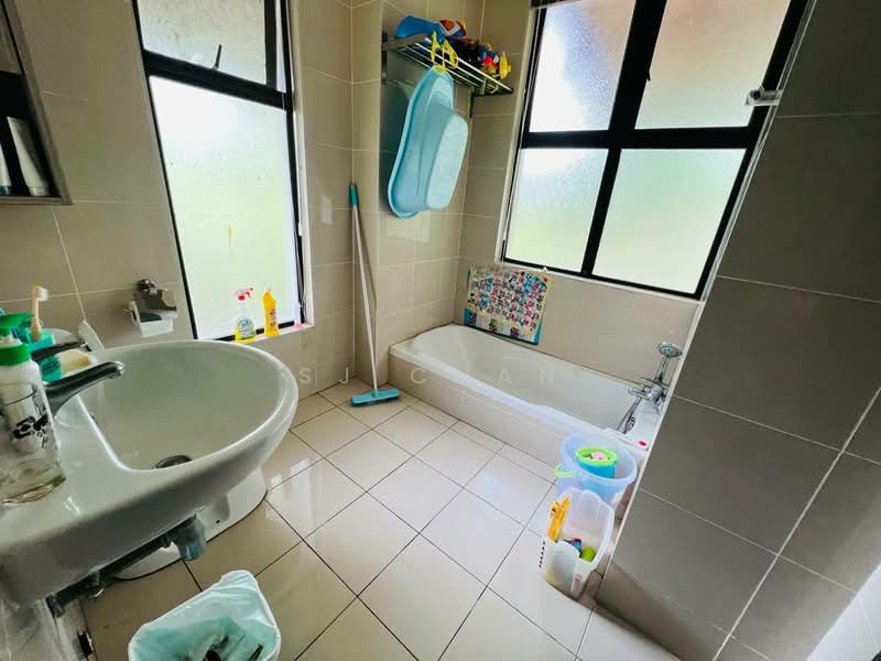 Rumah Teres 2-Tingkat untuk Disewa di Leisure Farm (Gelang Patah) - SJ CHAN - Bathroom - PropertyGuru.com.my