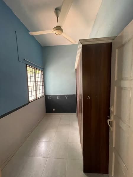 Bungalow House untuk Dijual di Bandar Country Homes (Rawang) - Nicky Lai - Bedroom - PropertyGuru.com.my