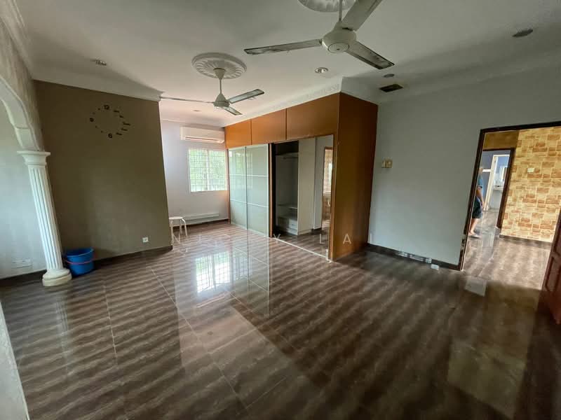 Bungalow House untuk Dijual di Bandar Country Homes (Rawang) - Nicky Lai - Bedroom - PropertyGuru.com.my