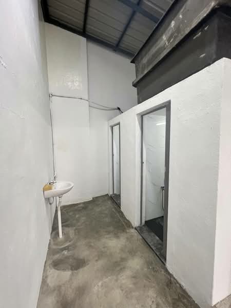 Kilang Teres untuk Disewa di Taman Mount Austin (Tebrau) - Anson Chua - Bathroom - PropertyGuru.com.my