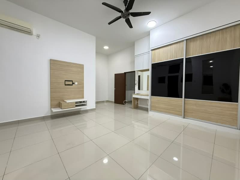 Rumah Teres 2-Tingkat untuk Dijual di Bandar Putra (Kulai) - MEL CHU - Master Bedroom - PropertyGuru.com.my