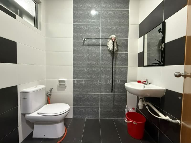 Rumah Teres 2-Tingkat untuk Dijual di Bandar Putra (Kulai) - MEL CHU - Bathroom - PropertyGuru.com.my