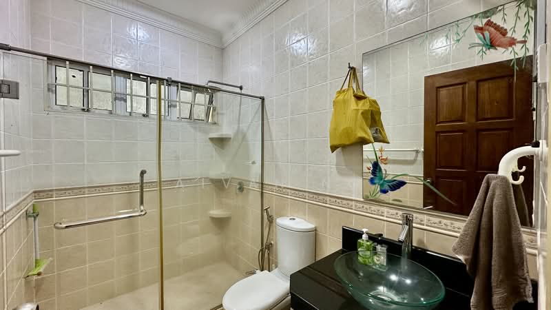 Bungalow House for Sale in Taman Bukit Pantai (Bangsar) - Aivan Ng - Bathroom - PropertyGuru.com.my