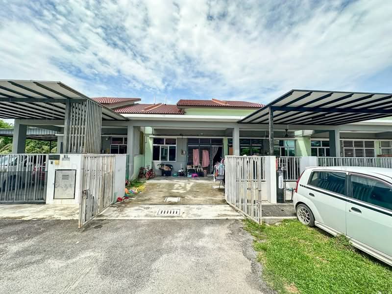 1-storey Terraced House for Sale in Kampung Jenderam Hilir (Dengkil) - Gudrotullah Ikhwan - Exterior - PropertyGuru.com.my