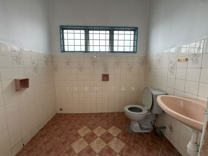 Rumah Teres 2-Tingkat untuk Dijual di BANDAR PUCHONG JAYA (Puchong) - Ivan Tan - Bathroom - PropertyGuru.com.my