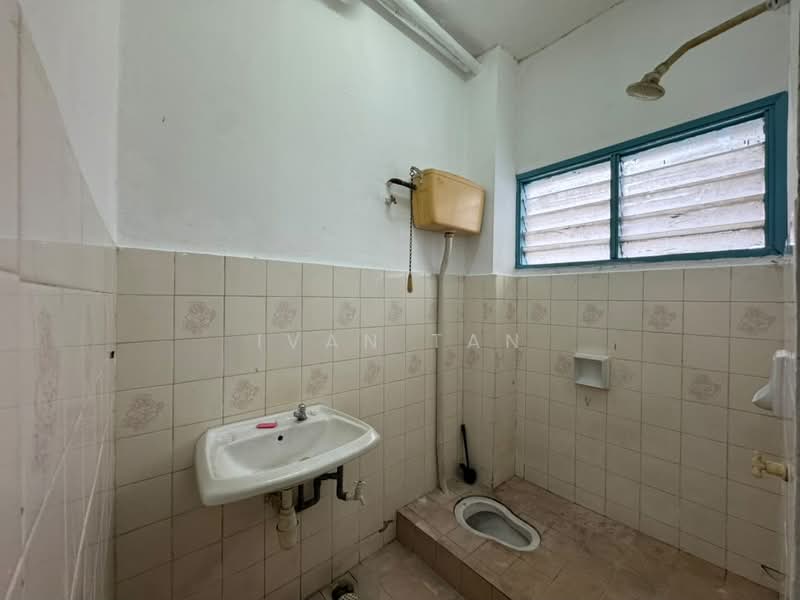 Rumah Teres 2-Tingkat untuk Dijual di BANDAR PUCHONG JAYA (Puchong) - Ivan Tan - Bathroom - PropertyGuru.com.my