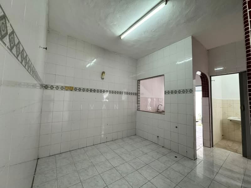 Rumah Teres 2-Tingkat untuk Dijual di BANDAR PUCHONG JAYA (Puchong) - Ivan Tan - Kitchen - PropertyGuru.com.my