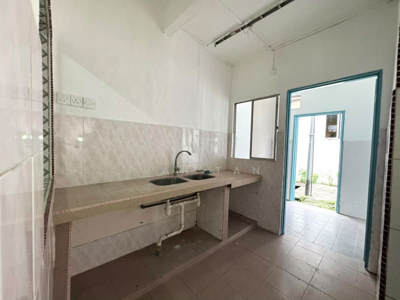 Rumah Teres 2-Tingkat untuk Dijual di BANDAR PUCHONG JAYA (Puchong) - Ivan Tan - Kitchen - PropertyGuru.com.my
