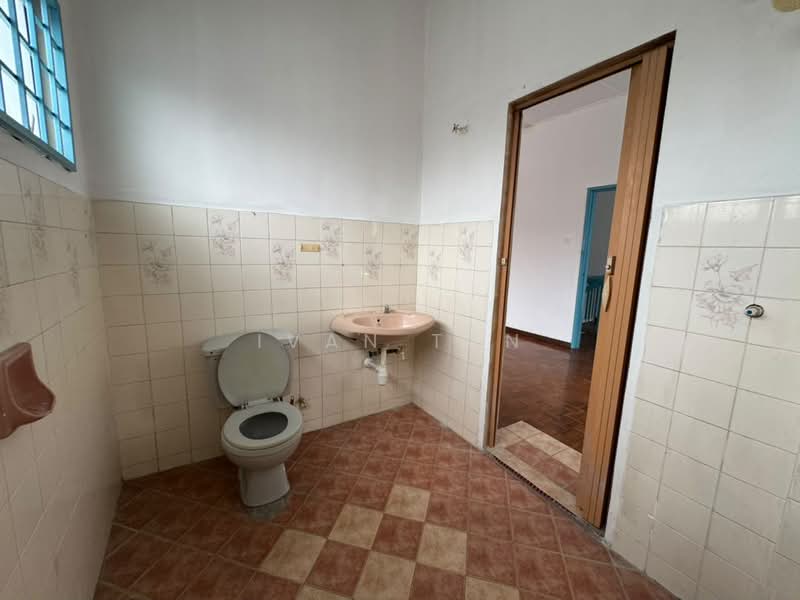 Rumah Teres 2-Tingkat untuk Dijual di BANDAR PUCHONG JAYA (Puchong) - Ivan Tan - Bathroom - PropertyGuru.com.my