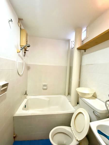 Kondominium untuk Disewa di Indah Bay Condominium - Jenny Leong - Bathroom - PropertyGuru.com.my