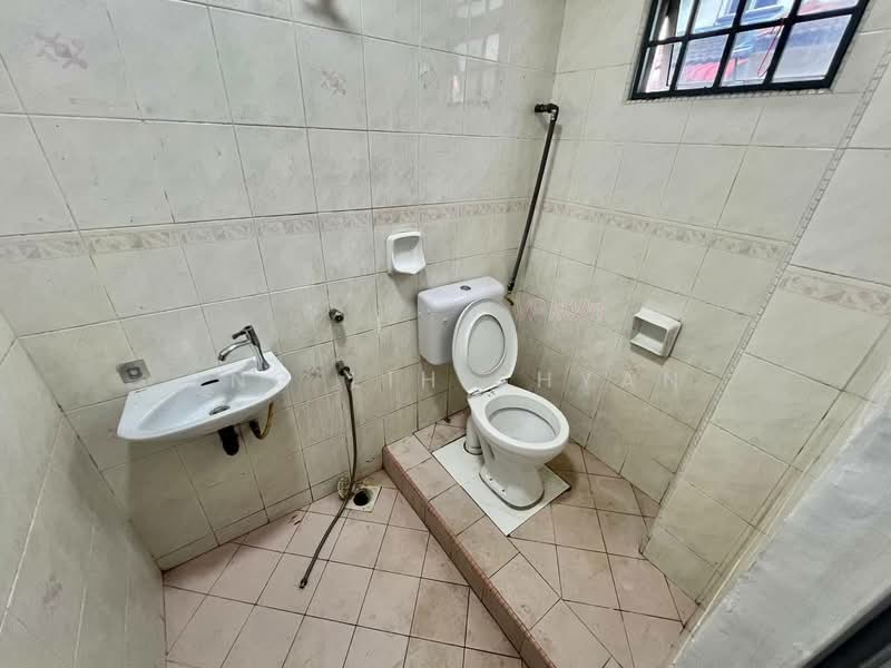 2-storey Terraced House for Sale in Taman Mutiara (Pontian) - Ong Lih Shyan - Bathroom - PropertyGuru.com.my