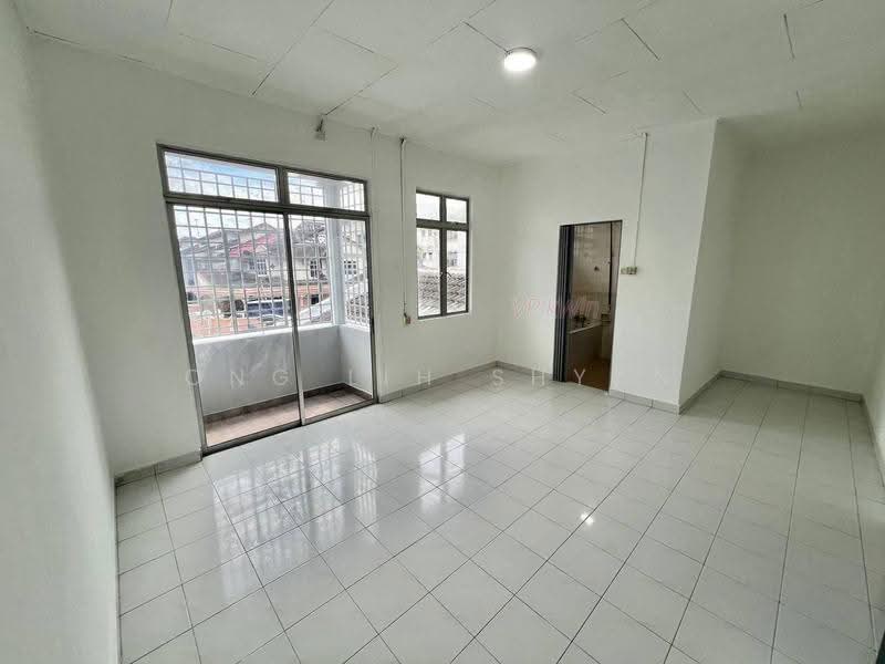2-storey Terraced House for Sale in Taman Mutiara (Pontian) - Ong Lih Shyan - Balcony - PropertyGuru.com.my