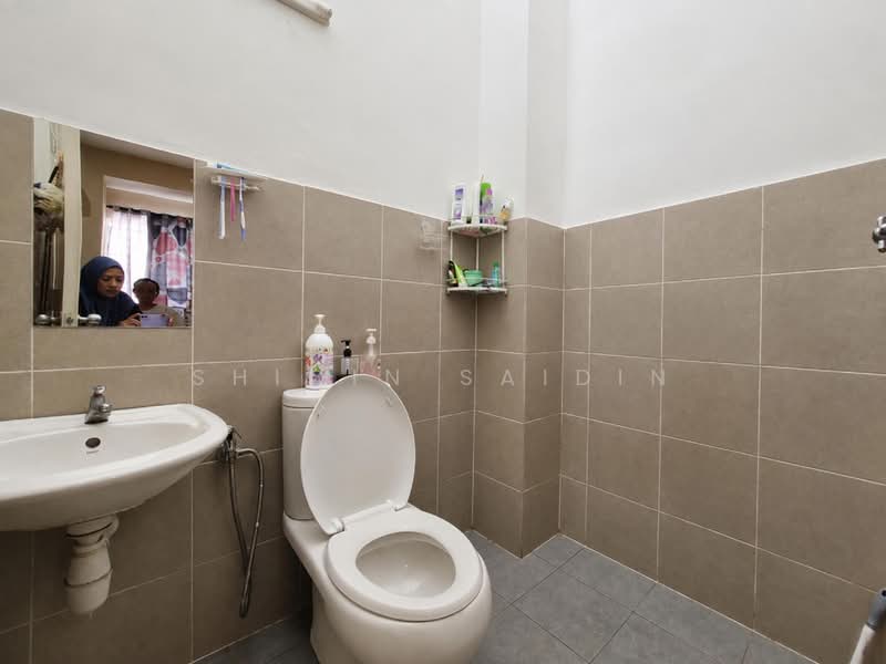 1-storey Terraced House for Sale in Puncak Alam (Selangor) - Shiqin Saidin - Bathroom - PropertyGuru.com.my
