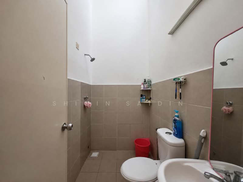 1-storey Terraced House for Sale in Puncak Alam (Selangor) - Shiqin Saidin - Bathroom - PropertyGuru.com.my