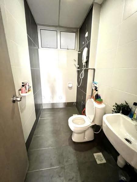 Kediaman Servis untuk Dijual di Larkin Heights - Ong Lih Shyan - Bathroom - PropertyGuru.com.my
