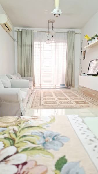 Condominium for Rent at Pearl Avenue - Gudrotullah Ikhwan - Living Room - PropertyGuru.com.my