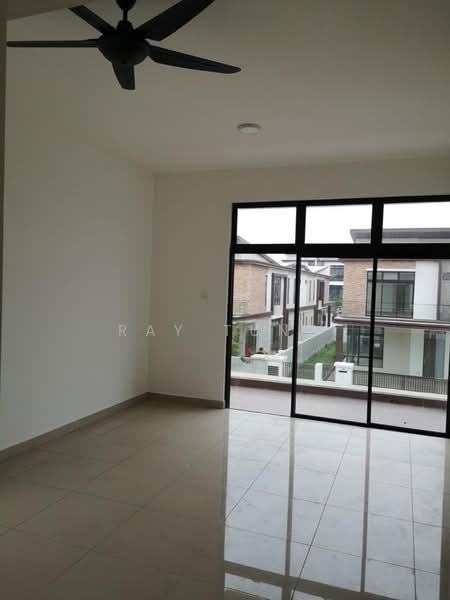 Cluster House for Sale in Bandar Cemerlang (Ulu Tiram) - Ray Tung - Living Room - PropertyGuru.com.my