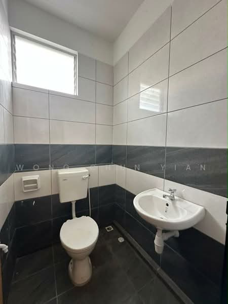 Shop / Office for Rent in Pusat Perniagaan Metro (Sungai Petani) - Wong Chun Yian - Bathroom - PropertyGuru.com.my