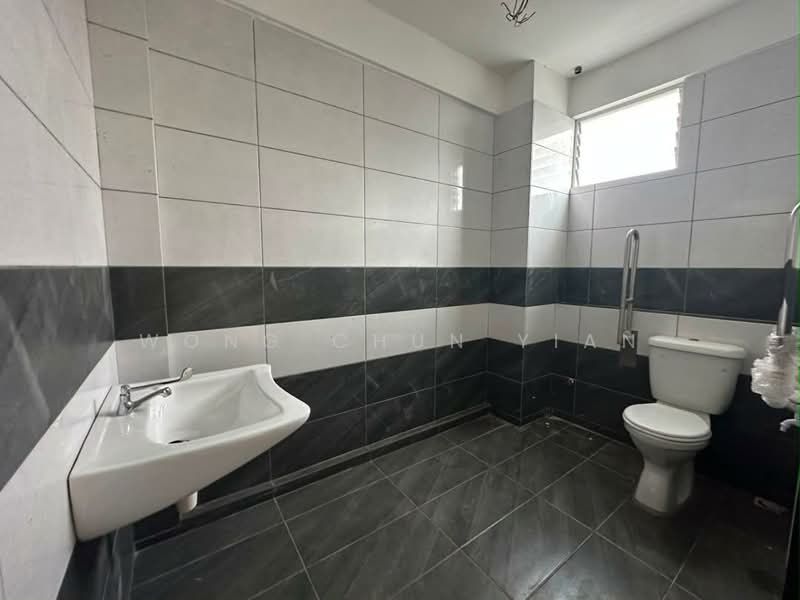 Shop / Office for Rent in Pusat Perniagaan Metro (Sungai Petani) - Wong Chun Yian - Bathroom - PropertyGuru.com.my