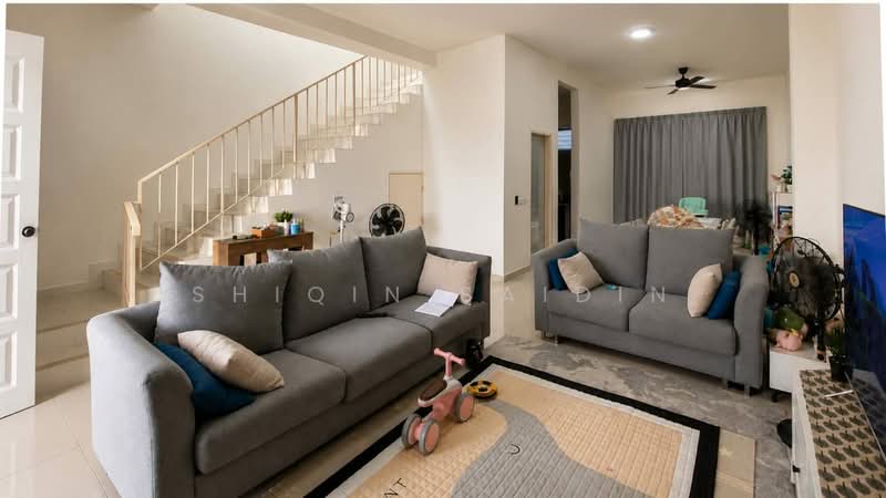 2-storey Terraced House for Sale in Puncak Alam (Selangor) - Shiqin Saidin - Living Room - PropertyGuru.com.my