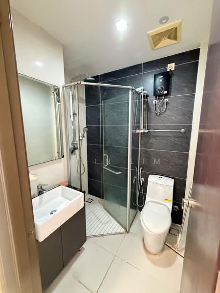 Condominium for Rent at Bay Laurel @ Country Garden Danga Bay - Alvin Lim - Bathroom - PropertyGuru.com.my